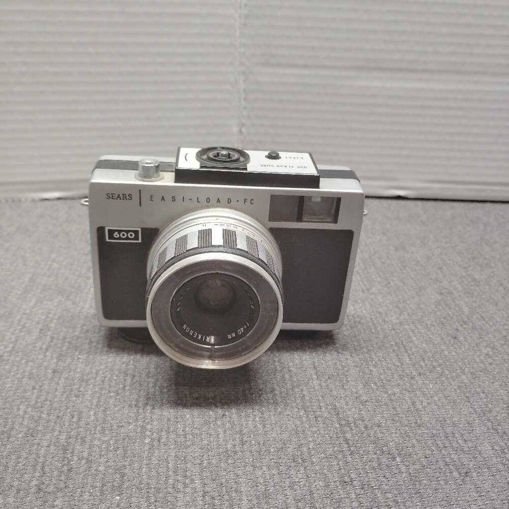 Sears EASI-LOAD FC 600 Camera 126 Film Vintage 1970s Retro Photo